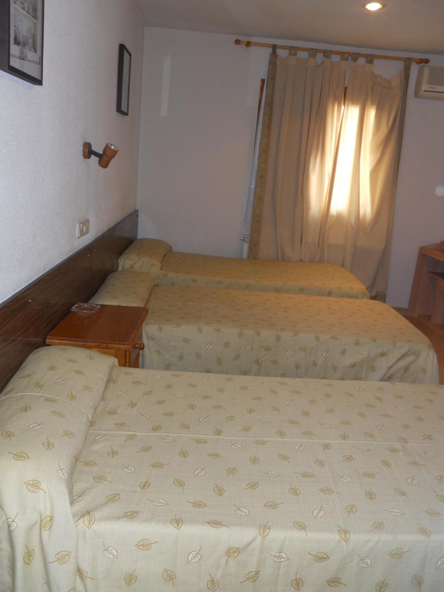 Hostal El Descanso 마드리드 외부 사진