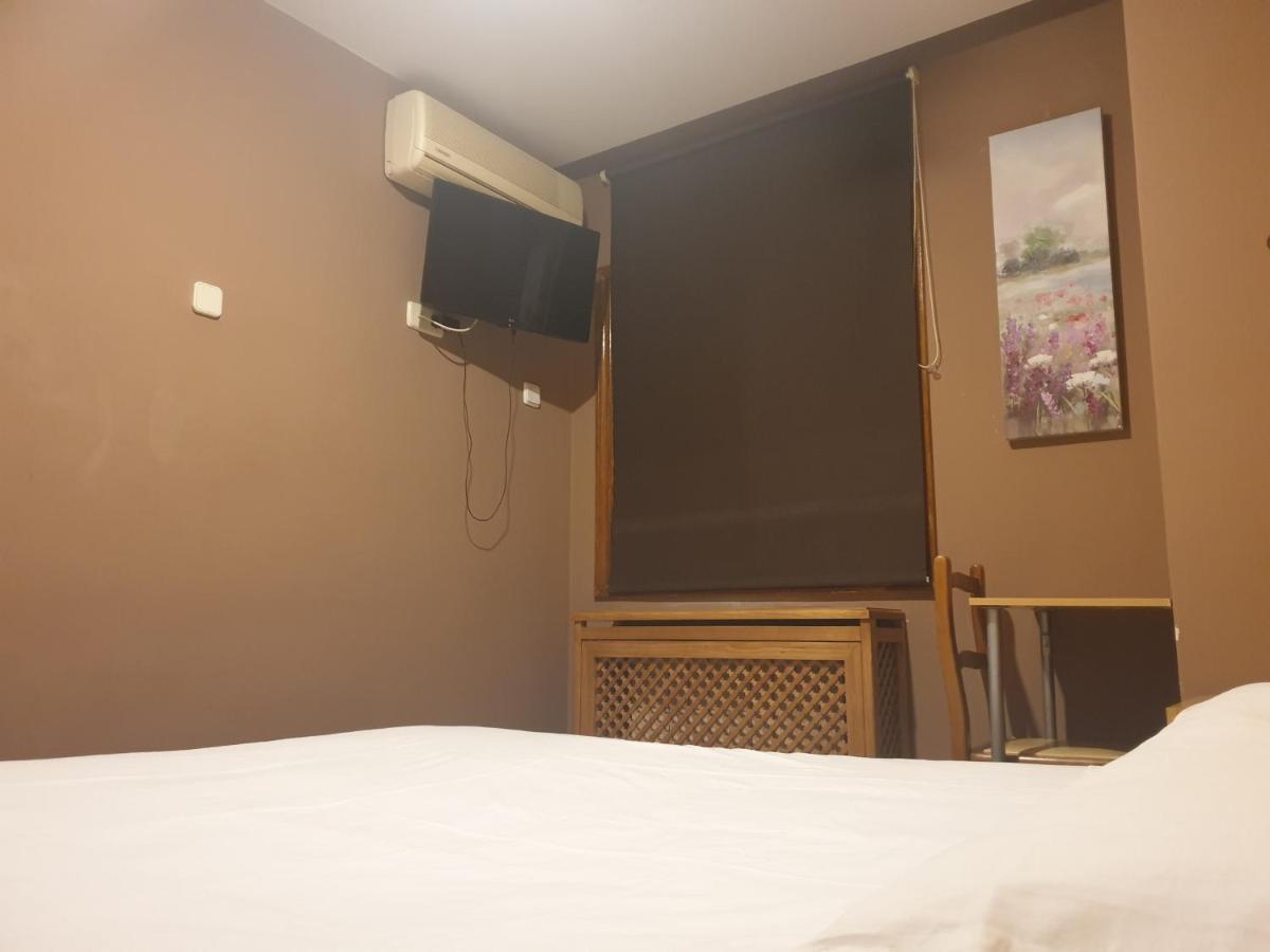 Hostal El Descanso 마드리드 외부 사진